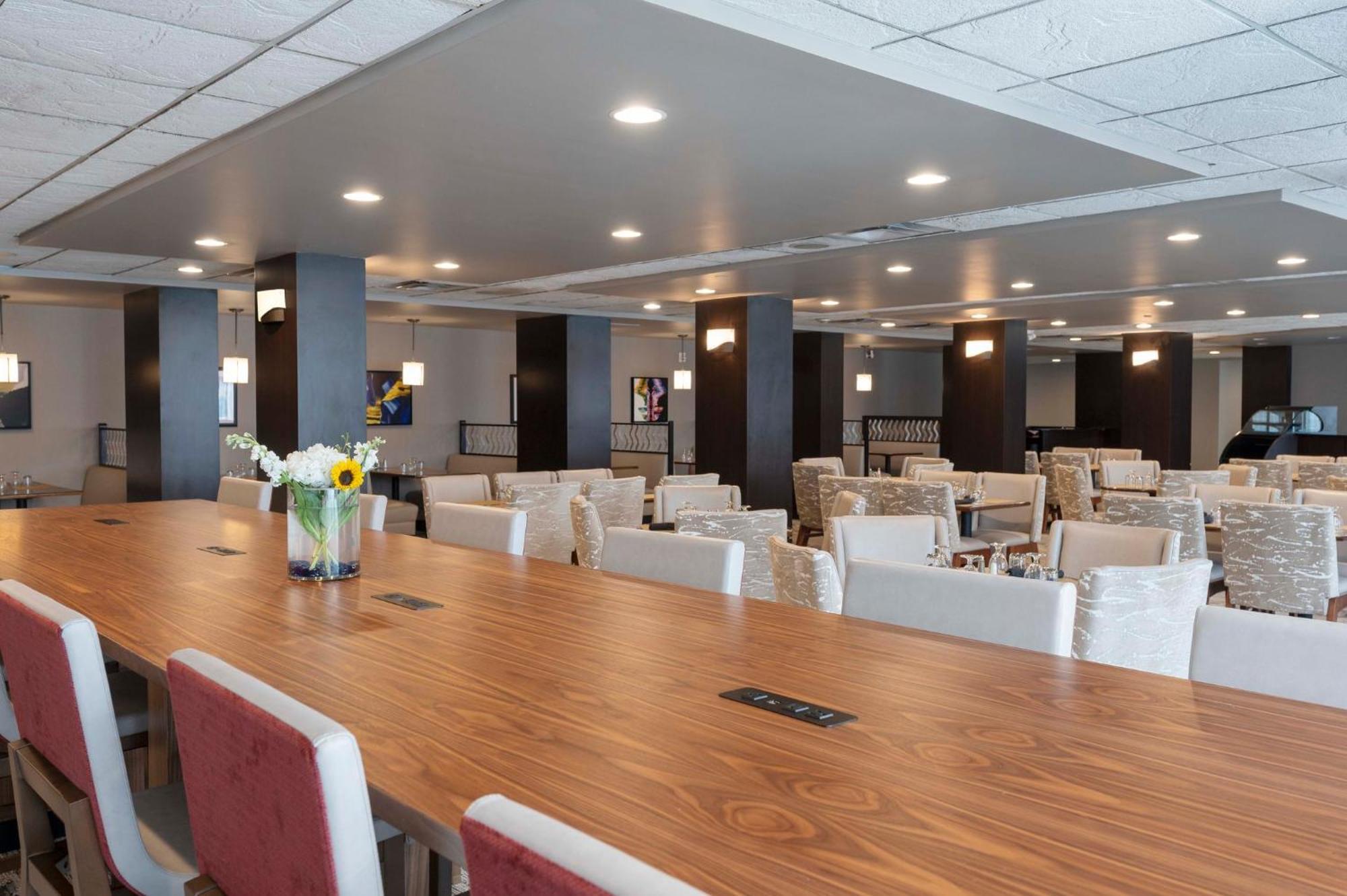 Crowne Plaza Indianapolis-Airport By Ihg Hotel Ngoại thất bức ảnh