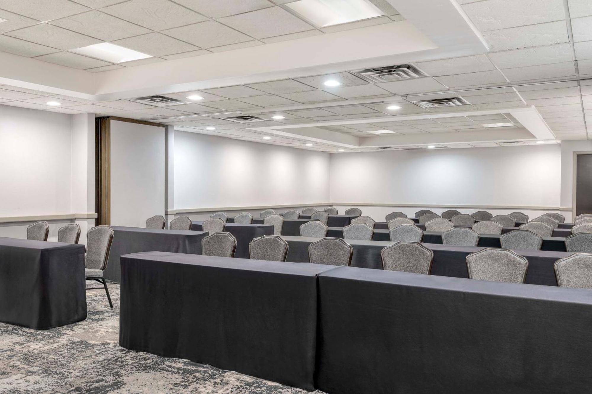 Crowne Plaza Indianapolis-Airport By Ihg Hotel Ngoại thất bức ảnh